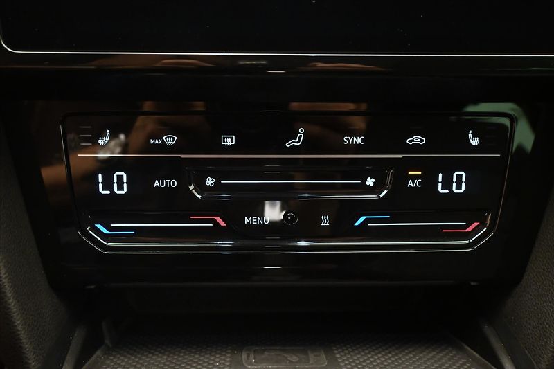 Volkswagen Passat 2,0 TDI 110 kW DSG Business Zá - fotka 20 z 31