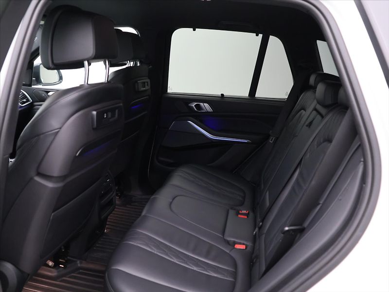 BMW X5 3,0 M50d 294kW CZ DPH FULL SER - fotka 14 z 38