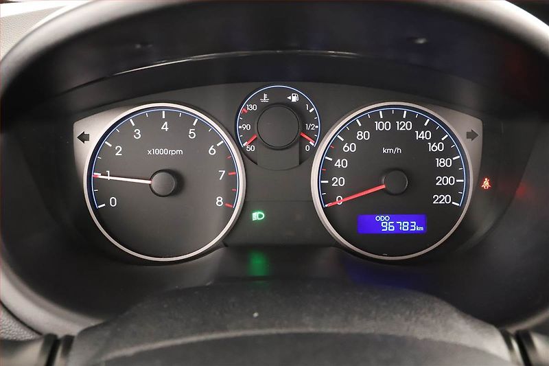 Hyundai i20 (2011) 1.2, v provozu - fotka 8 z 12