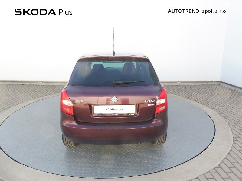 Škoda Fabia (2011) Ambiente 1,2 TSI 63kW - fotka 18 z 21