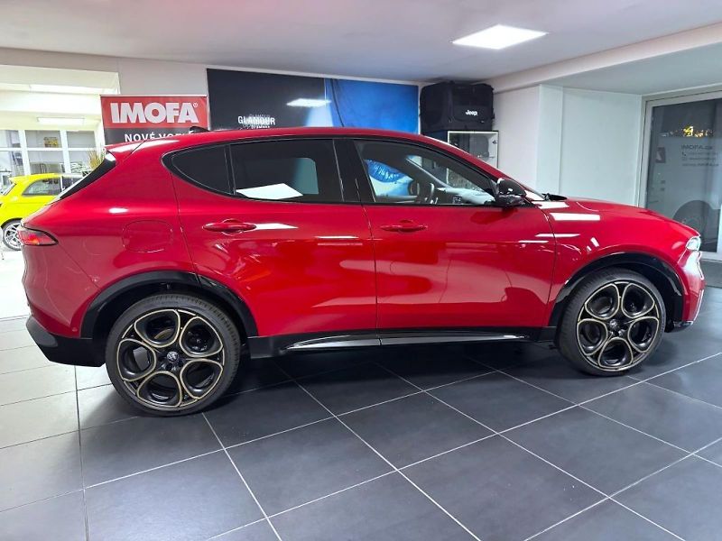 Alfa Romeo Tonale (2026) 1.6 JTDm 130k TCT6 INTENSA *22 - fotka 4 z 22