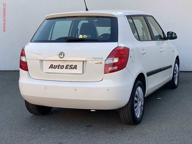 Škoda Fabia (2011) 1.2 TSi, Ambition, DSG, park - fotka 4 z 16
