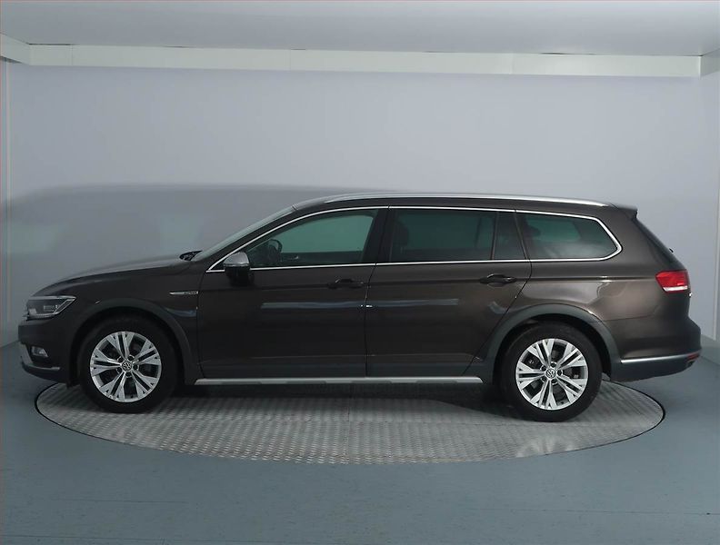 Volkswagen Passat (2017) 2.0 TDI, 4X4, Automat - fotka 3 z 14