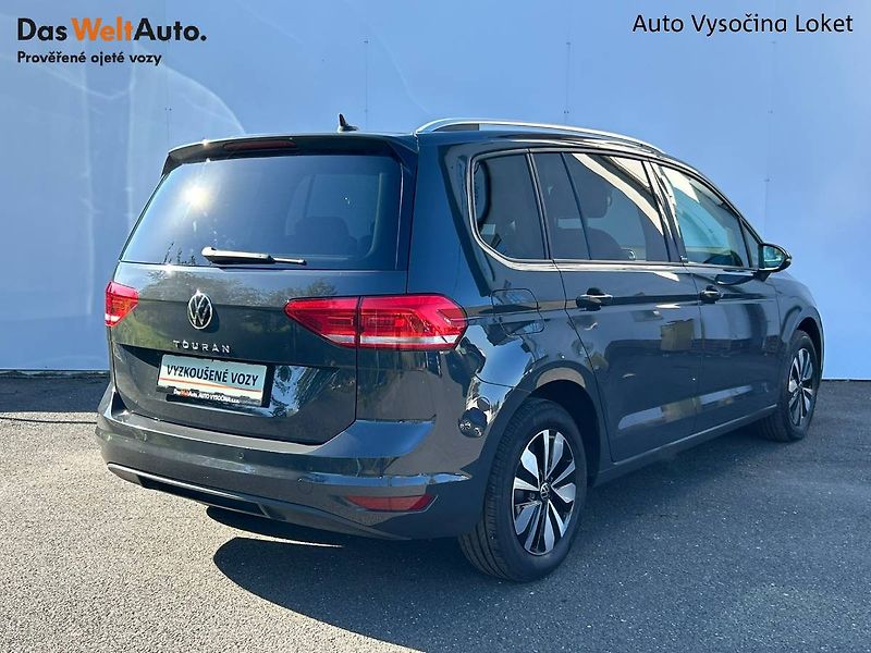 Volkswagen Touran (2023) 1.5 TSI 110kW manuál - fotka 2 z 35