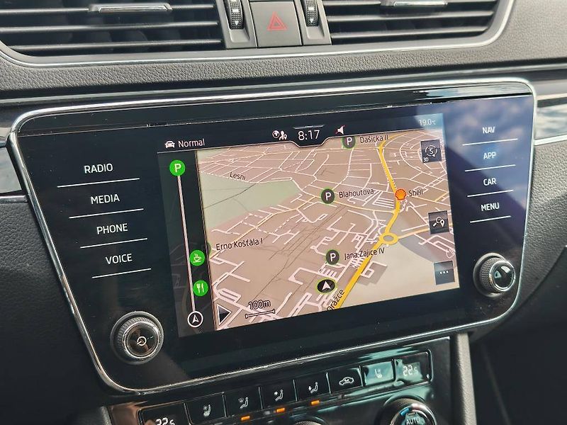 Škoda Superb L&K 7DSG 2,0TDI - fotka 17 z 26