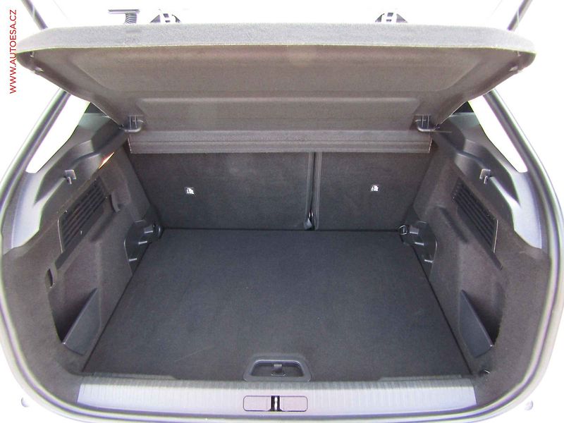 Citroën C4 (2021) 1.2 PT, ČR, servis.kniha, LED - fotka 7 z 22