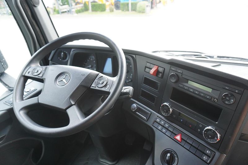 Mercedes-Benz (2018) Arocs 1827 / Driver education - fotka 17 z 24