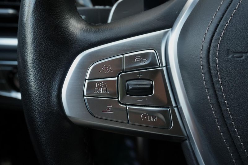 BMW Řada 7 740d xDrive, Laser, Ventilace - fotka 12 z 42