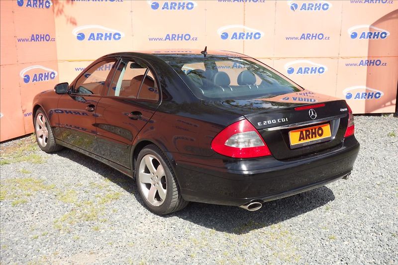 Mercedes-Benz Třídy E 280CDi,ČR,SERV.KN.,4MATIC. - fotka 5 z 48
