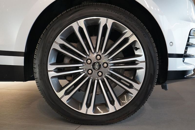 Land Rover Range Rover Velar D300 AWD Dynamic HSE, Vzduch - fotka 7 z 46