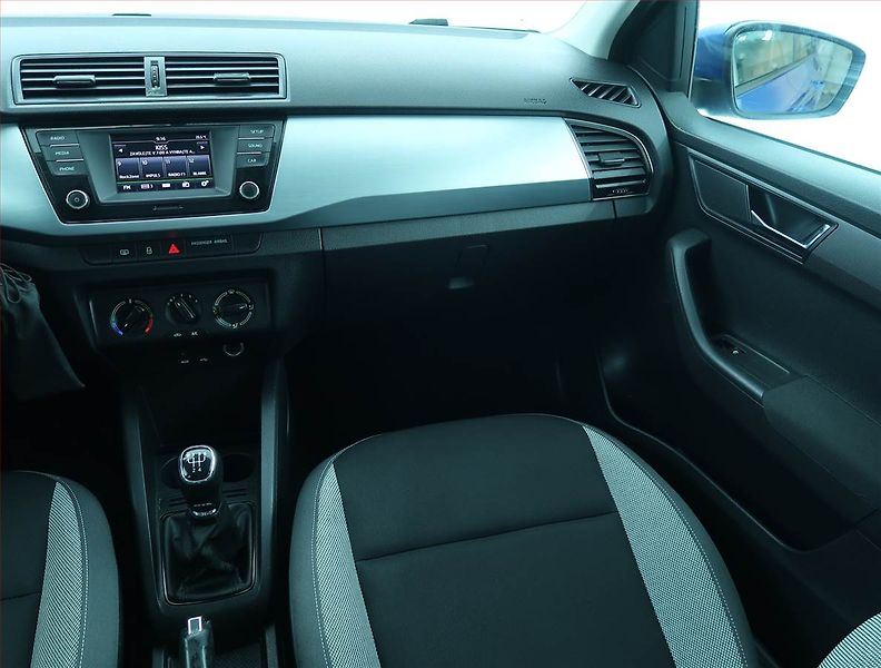 Škoda Fabia (2016) Ambiente 1.2 TSI, Serv.kniha - fotka 8 z 15