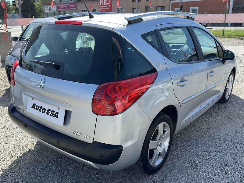 Peugeot 207 (2011) 1.6VTi, AC, park.čidla - fotka 4 z 17
