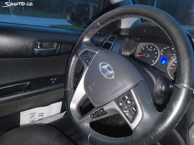 Hyundai i20 1,4,MAX VÝBAVA,100KM,1MAJ50LET - fotka 10 z 28