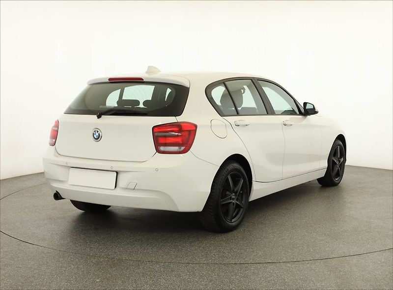 BMW Řada 1 (2014) 116d, Navi, Tempomat - fotka 5 z 21