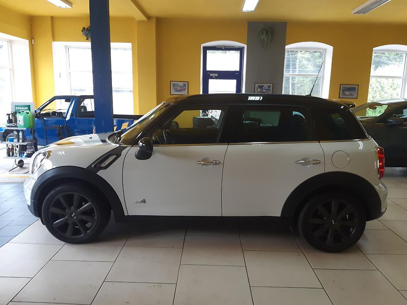 Mini Countryman 2.0 D S COOPER 4x4  - fotka 4 z 23