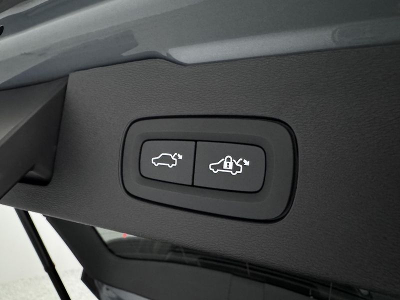 Volvo V60 CC MOMENTUM PRO AUT REZERVACE - fotka 24 z 48