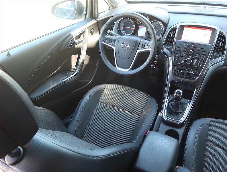 Opel Astra (2014) 1.4 16V, Serv.kniha, Navi - fotka 7 z 17