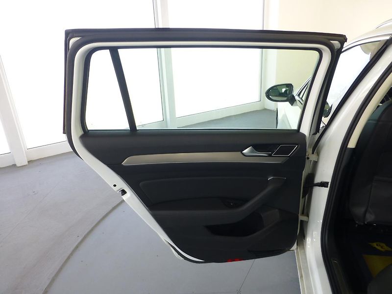 Volkswagen Passat (2017) 2,0TDI-140KW-KŮŽE*VYHŘ.SEDADLA - fotka 12 z 24