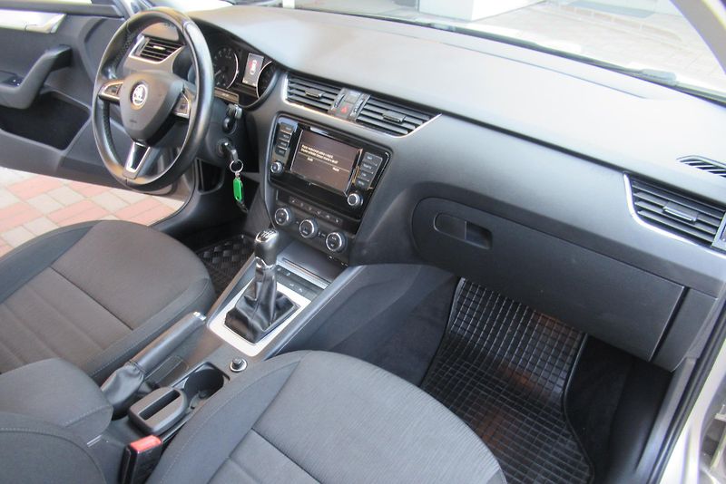 Škoda Octavia 2.0 TDi AUT.KLIMA NAVIGACE - fotka 11 z 21