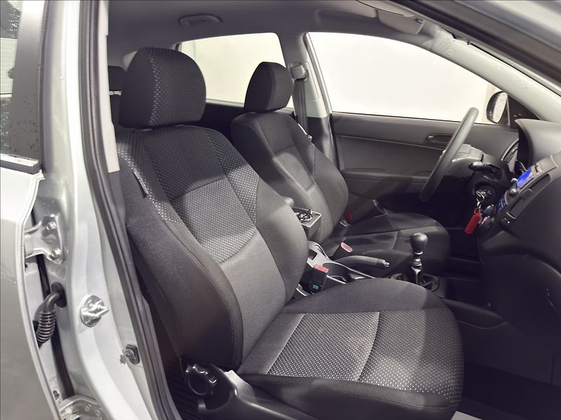 Hyundai i30 1,4   CVVT 95.000KM KLIMA - fotka 19 z 25