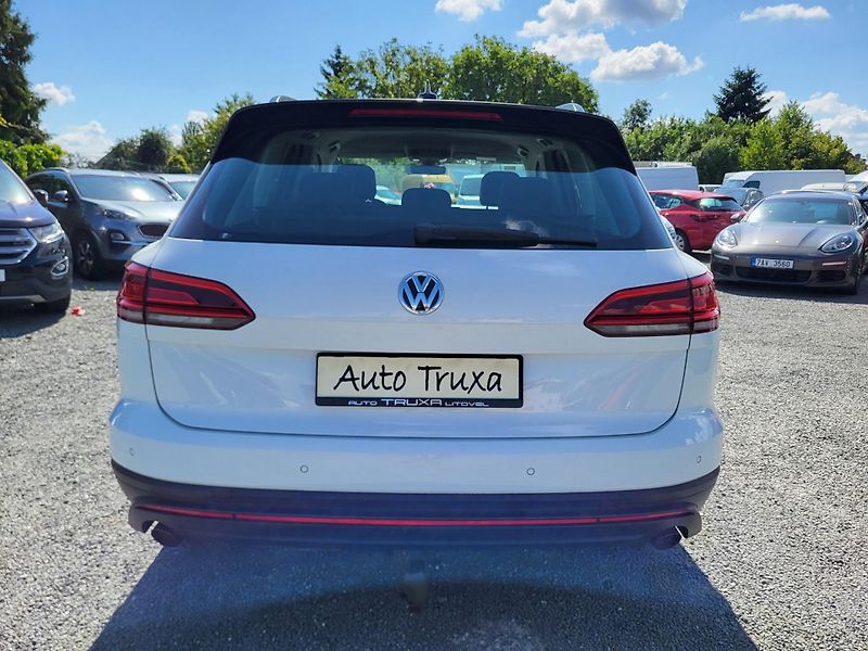Volkswagen Touareg 3.0 V6 TDi DSG 4MOTION - fotka 38 z 47