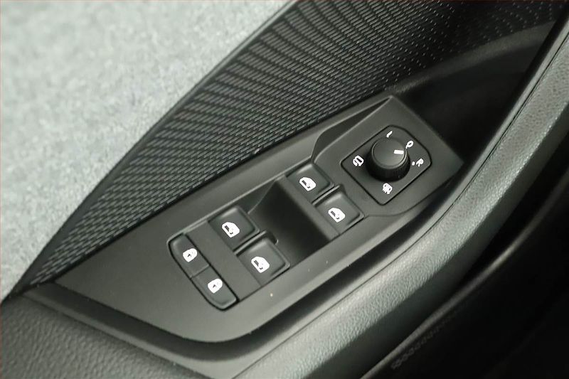 Škoda Octavia (2024) Top Selection 1.5 eTSI mHEV - fotka 13 z 16