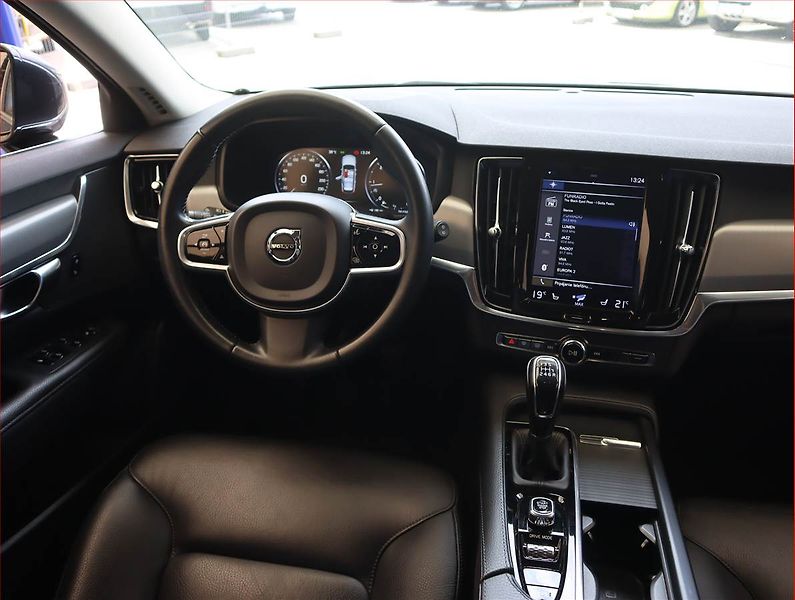 Volvo V90 (2018) D3, Serv.kniha, Kůže, Navi - fotka 7 z 21