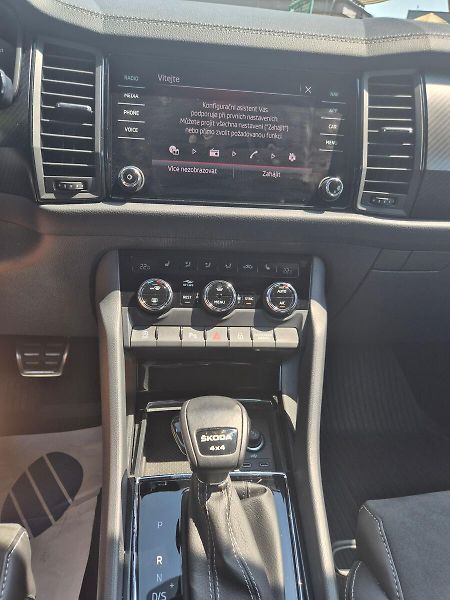 Škoda Kodiaq 2,0 TSI DSG 4x4 SportLine Plus - fotka 23 z 33