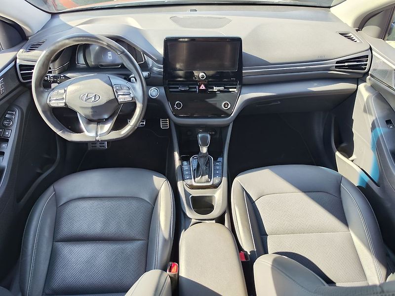 Hyundai Ioniq 1.6 GDI/104kW MY20 Style PHEV - fotka 13 z 37