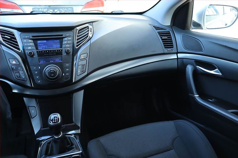 Hyundai i40 (2012) 1.7 CRDi, Serv.kniha, Xenony - fotka 8 z 23
