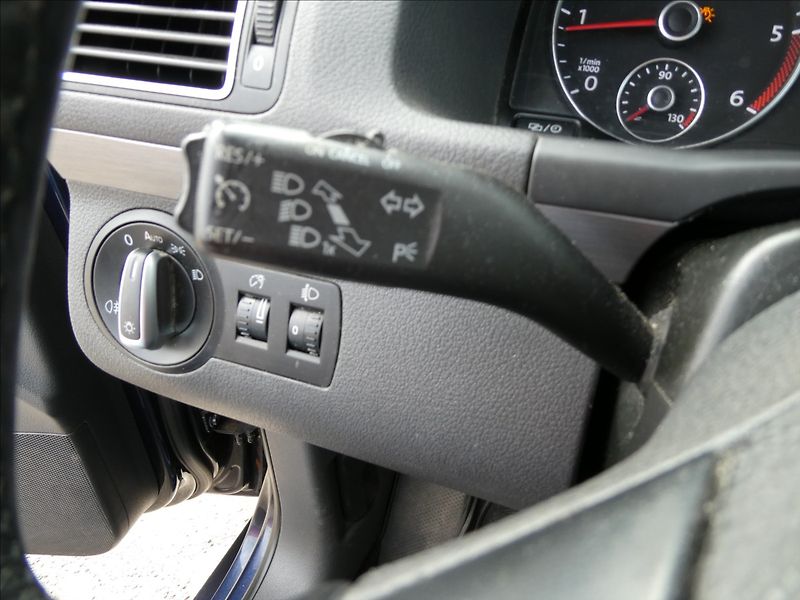 Volkswagen Touran 2,0 TDi 103kW Comfort,2x kola - fotka 31 z 47