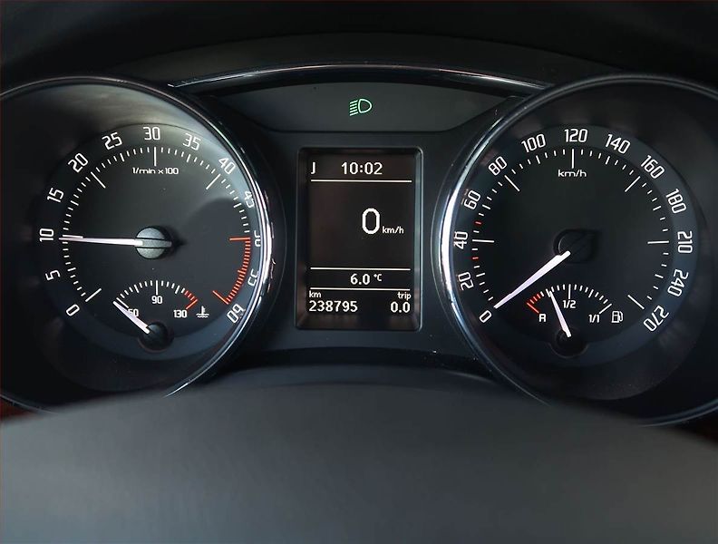 Škoda Superb (2013) Scoutline 2.0 TDI, Navi - fotka 11 z 15