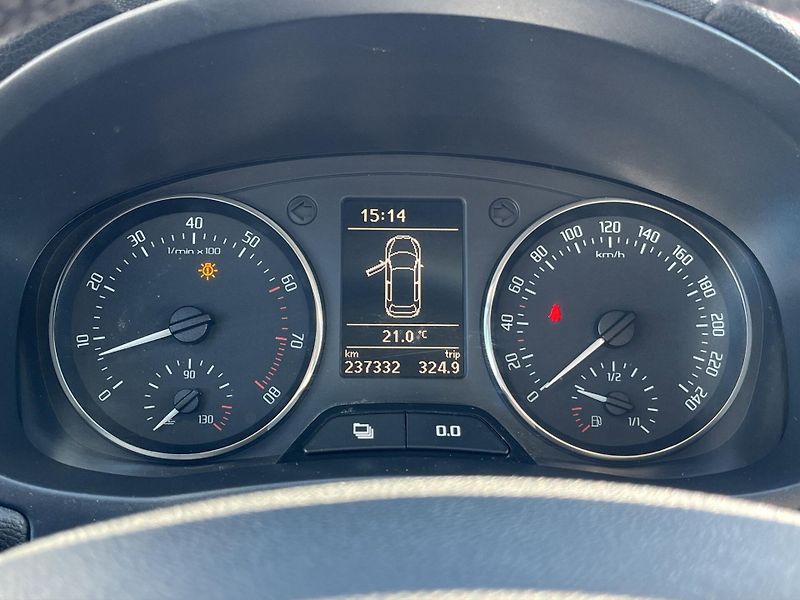 Škoda Fabia (2012) Elegance 1.2 TSi 77kW, ČR, ser - fotka 11 z 19