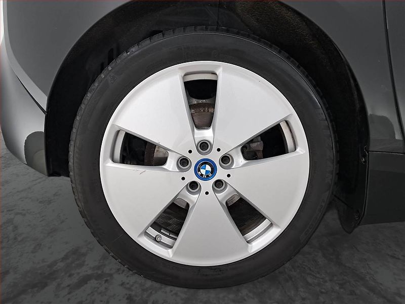 BMW i3 (2014) 60Ah BEV, SoH 79%, Automat - fotka 15 z 16