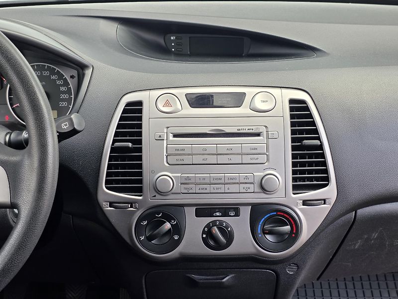 Hyundai i20 (2011) 1.2i 57kW P.SENZORY ČR NOVÉ - fotka 13 z 17