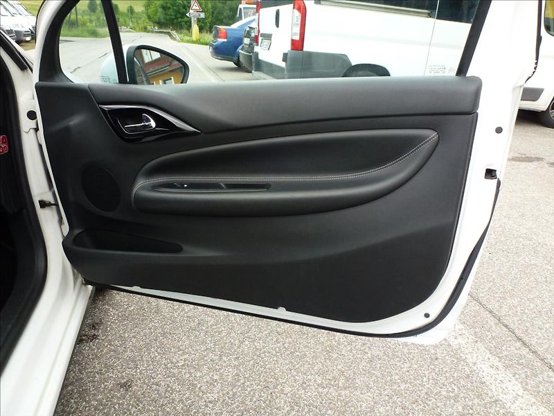 Citroën DS3 1,6 16V VTi THP SportChic - fotka 23 z 51