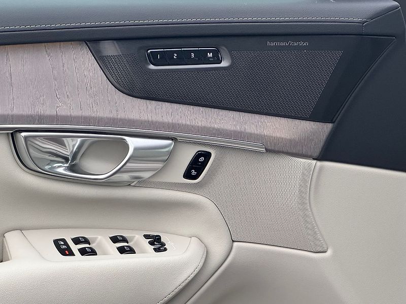Volvo XC90 PLUS B5, 360°, VZDUCH - fotka 9 z 22