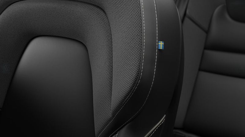 Volvo V60 (2026) B4 PLUS DARK AUT - fotka 3 z 17