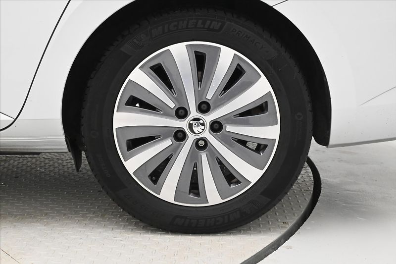Škoda Superb 1,4 TSI iV 160KW DSG Ambition - fotka 31 z 31