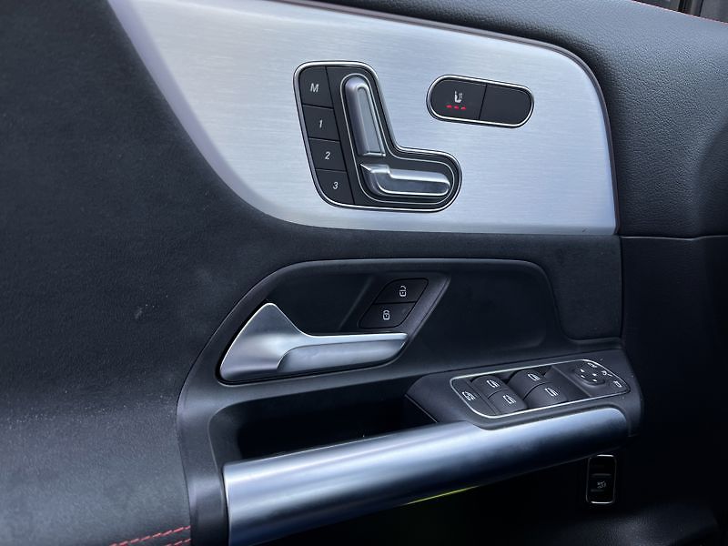 Mercedes-Benz GLA 200 d AMG Style Edition - fotka 13 z 18
