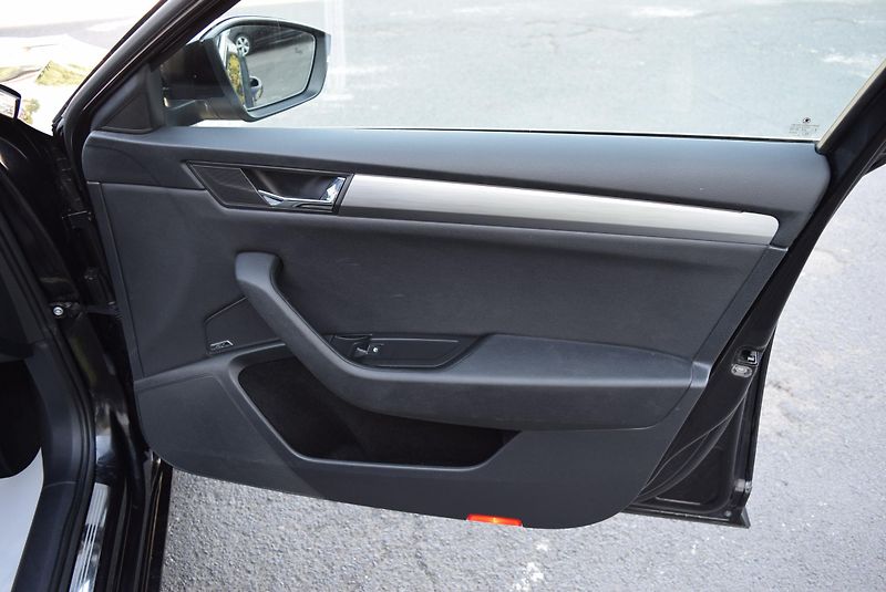 Škoda Superb (2019) 1.5TSI 110kw DSG STYLE PLUS  - fotka 37 z 43