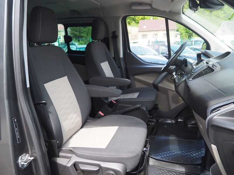 Ford Tourneo Custom (2017) 2.0 TDCi, 125 kW, 9 míst, ČR - fotka 20 z 38