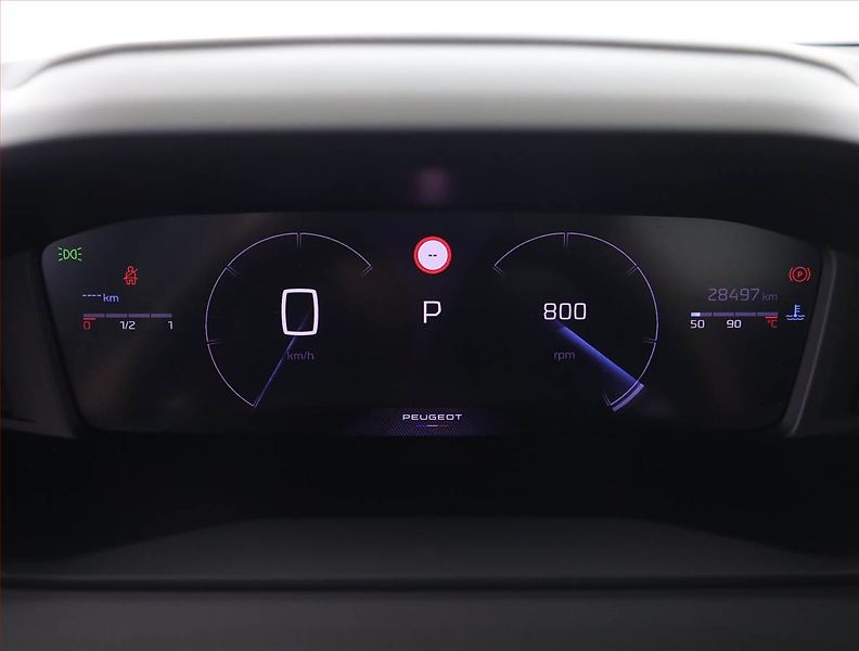 Peugeot 2008 (2024) 1.2 PureTech, 360°KAMERA - fotka 9 z 16