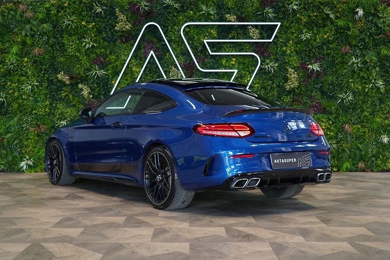 Mercedes-Benz Třídy C (2022) 63s*AMG*CERAMIC*HUD*CARBON*360 - fotka 5 z 44