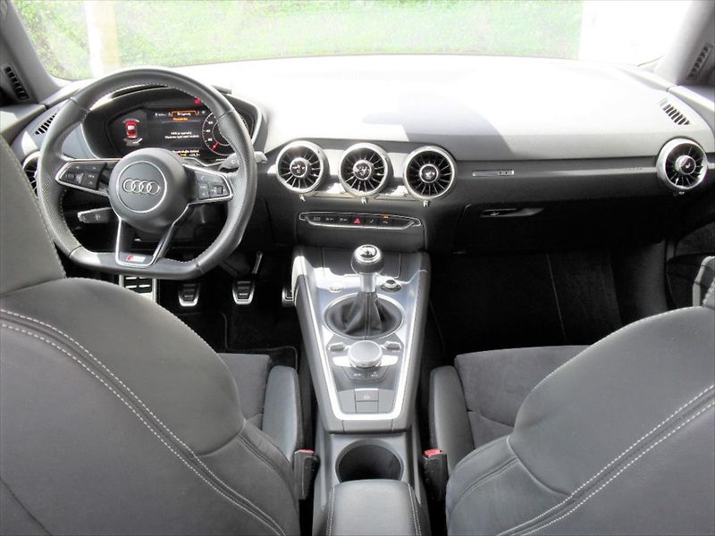 Audi TT 2,0 TDI Ultra 135Kw S-Line LED - fotka 18 z 29
