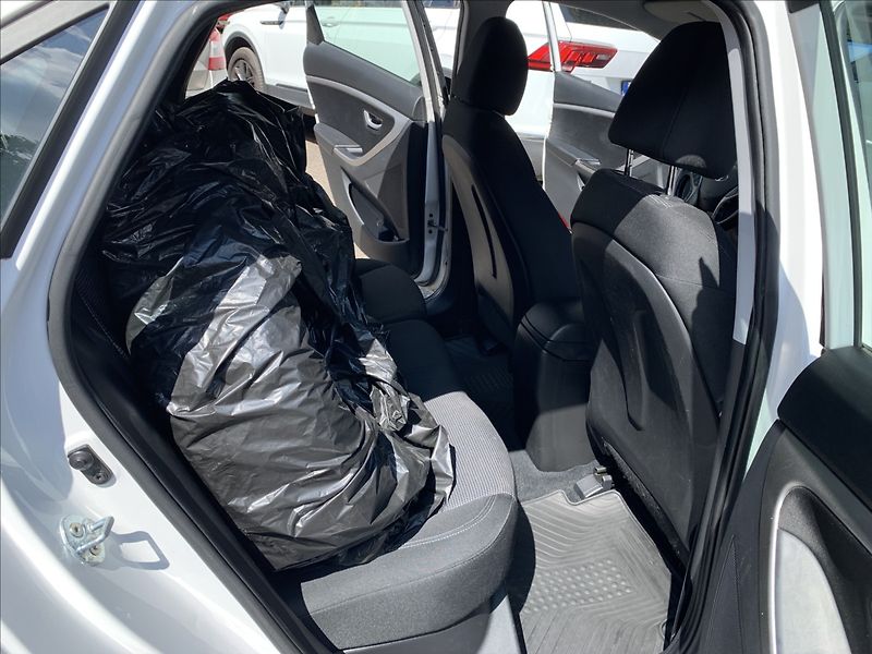 Hyundai i30 1,4 i, ČR - fotka 16 z 17
