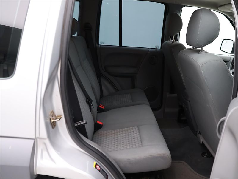 Jeep Cherokee 2,8 CRD 120kW 4x4 Limited Tažn - fotka 13 z 30