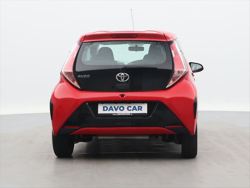 Toyota Aygo 1,0 VVT-i 51kW CZ Aut. Serv.kn - fotka 11 z 12