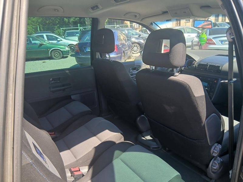 Volkswagen Sharan 2.0 TDI, 7 míst, tažné - fotka 31 z 35