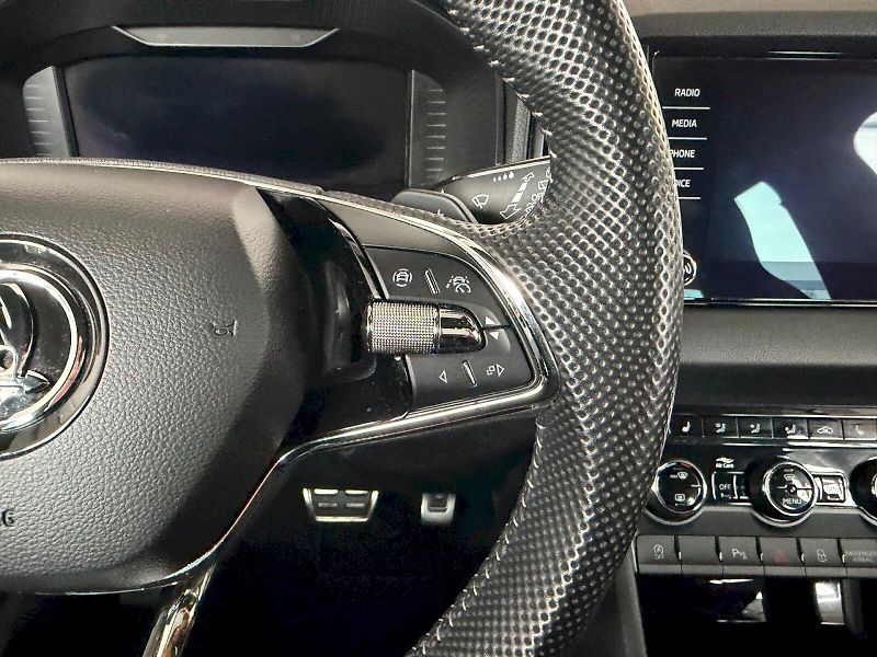 Škoda Karoq (2023) Sportline 1.5 TSI / 110 kW DSG - fotka 11 z 28